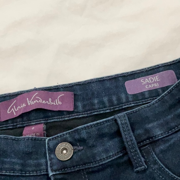 Gloria Vanderbilt Sadie Capri Pants - Picture 5 of 6